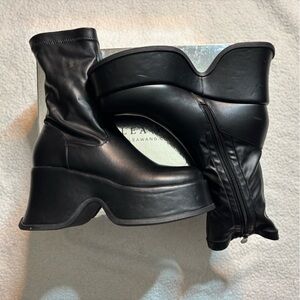 MIMMA-BLACK AZALEA WANG BOOTS SZ 7